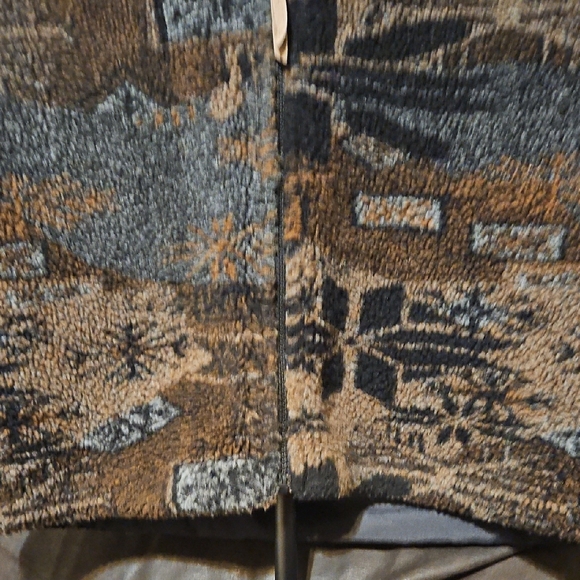 Cozy Women's Multicolor Patterned Vest - Picture 3 of 8